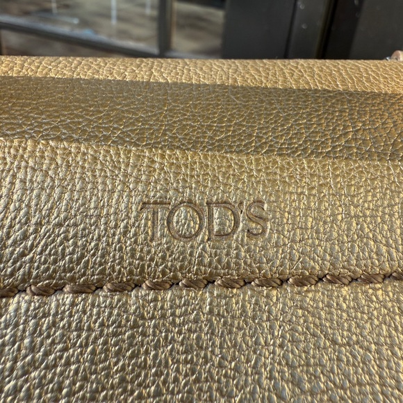 TODS Wave bag in golden metallic - Picture 9 of 14